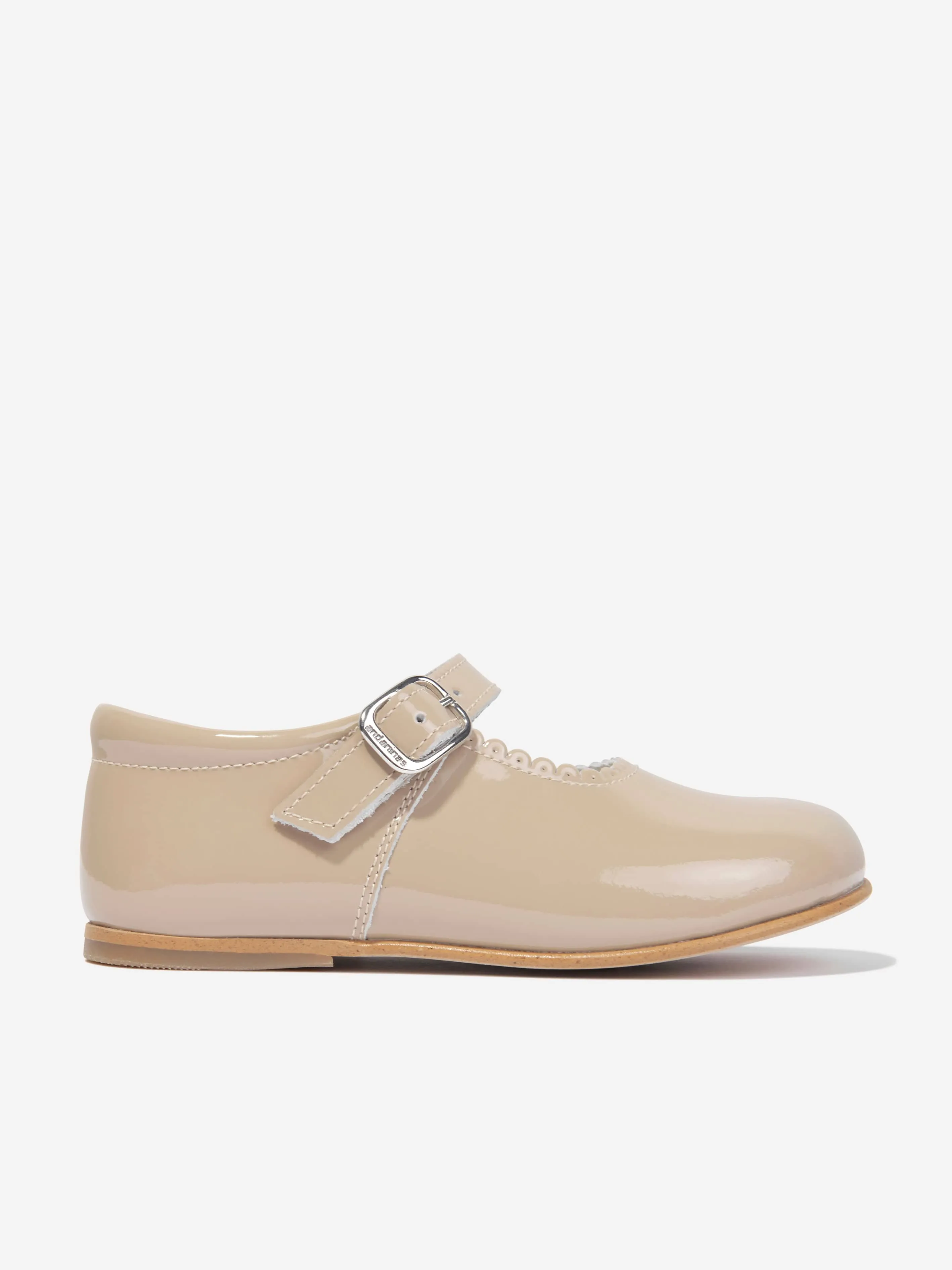 Andanines Girls Patent Leather Mary Jane Shoes in Beige