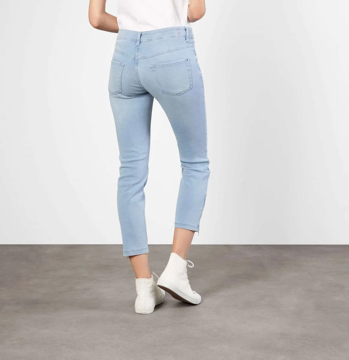 Dream Chic Crop Jean - Summer Blue