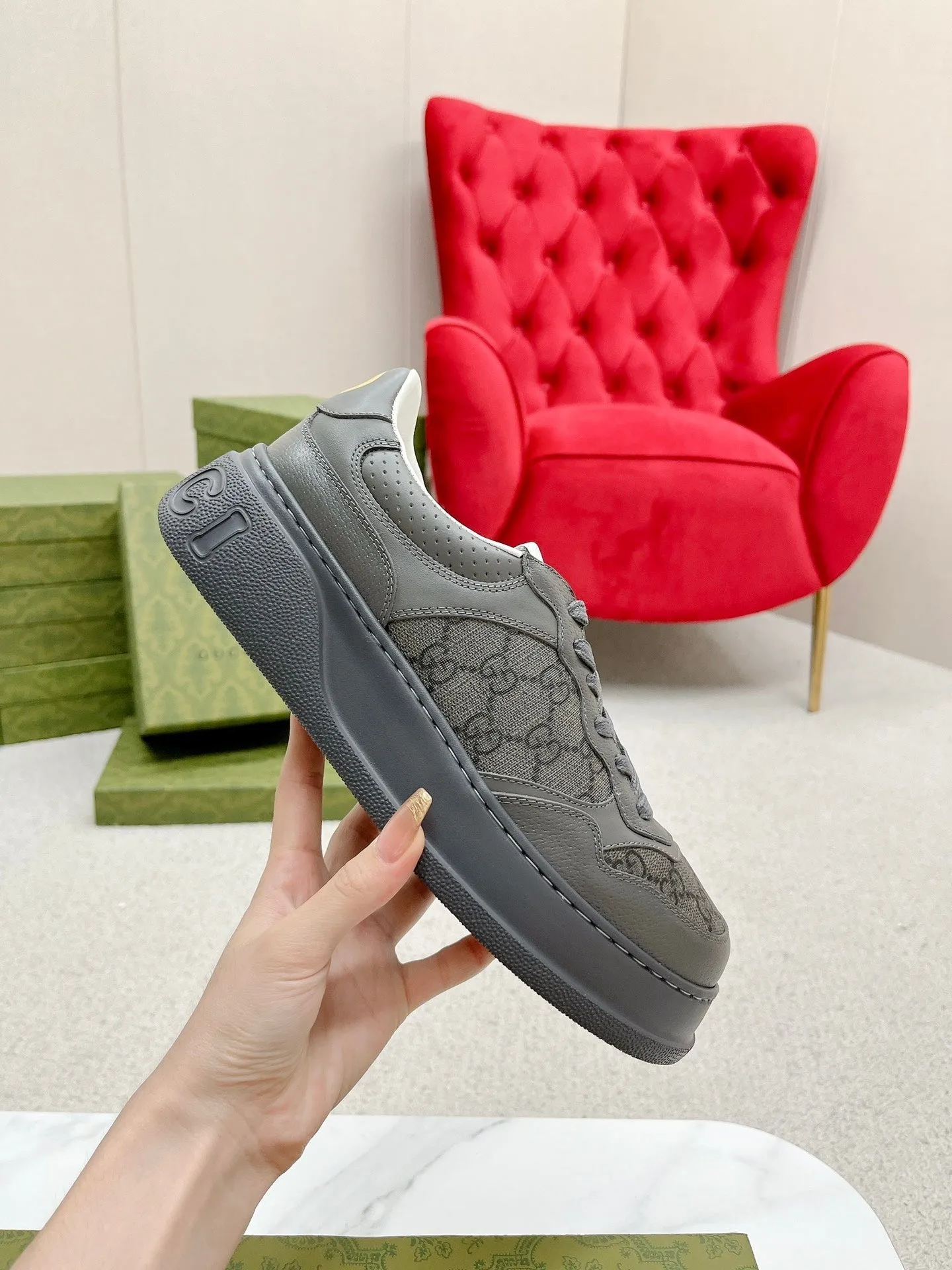 GG TRAINER BRIGHT GRAY CALFSKIN