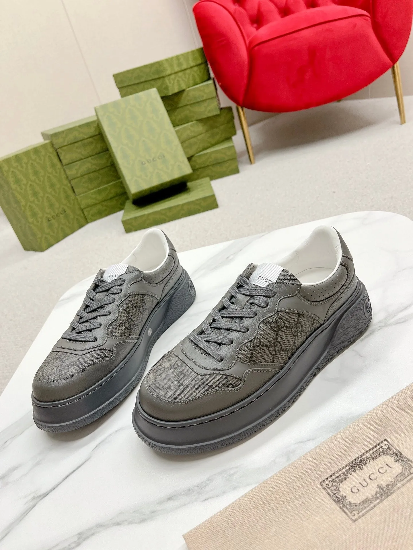 GG TRAINER BRIGHT GRAY CALFSKIN