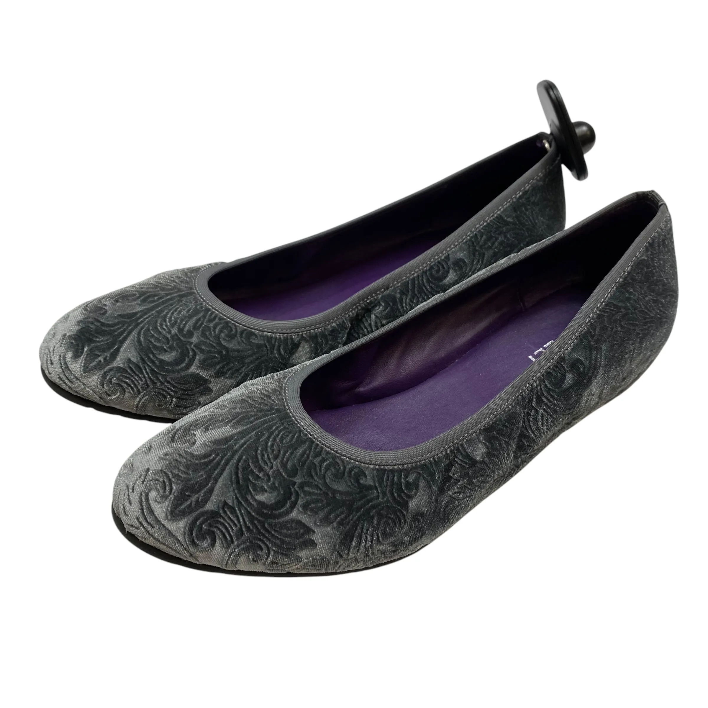 Shoes Flats By Vaneli In Grey, Size: 7.5