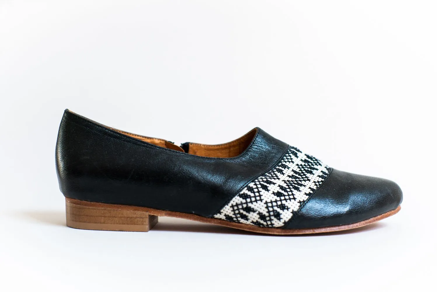 The Tatreez Oxford in Black