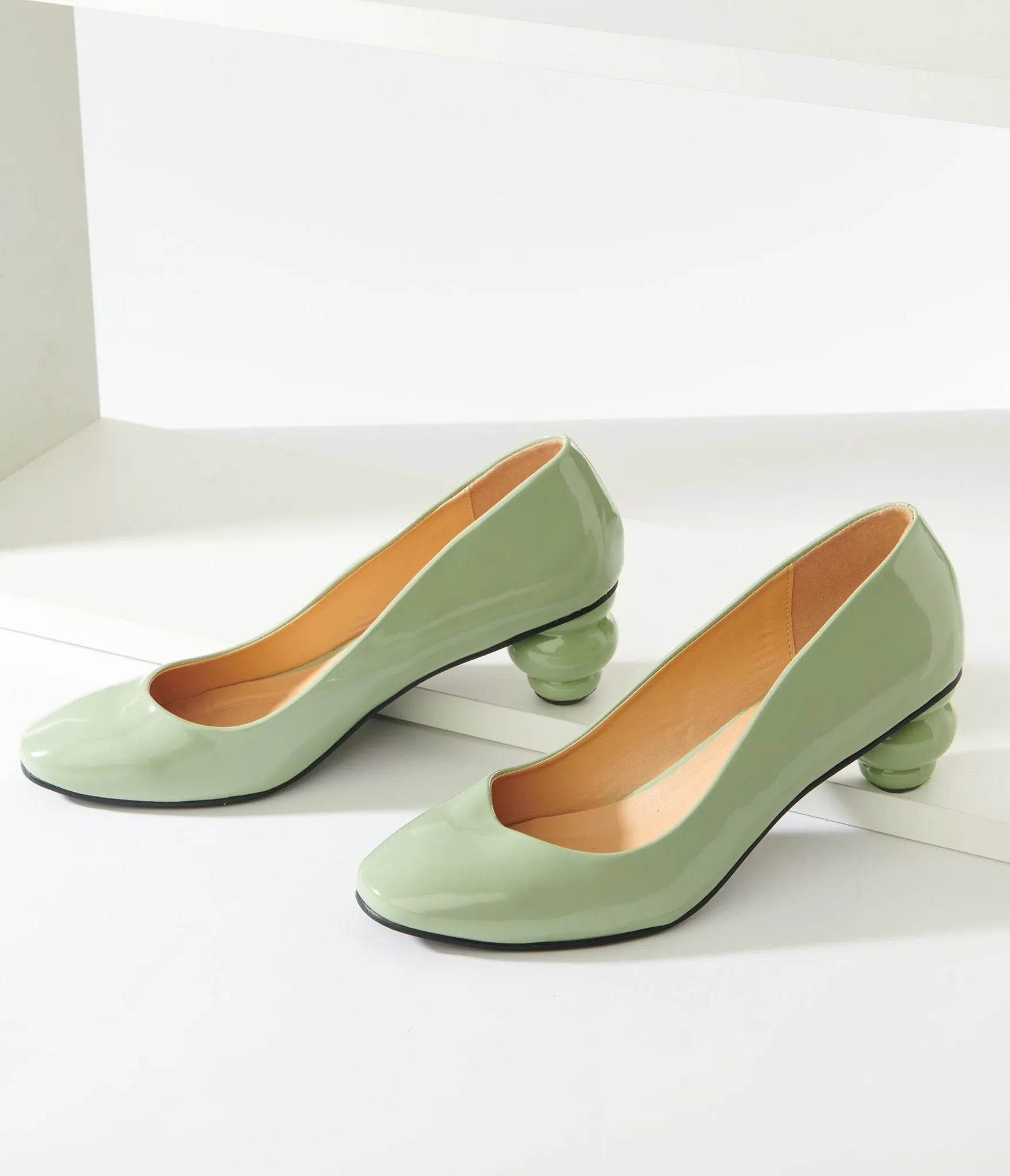 Unique Vintage Green Patent Leatherette Ball Heel Pumps