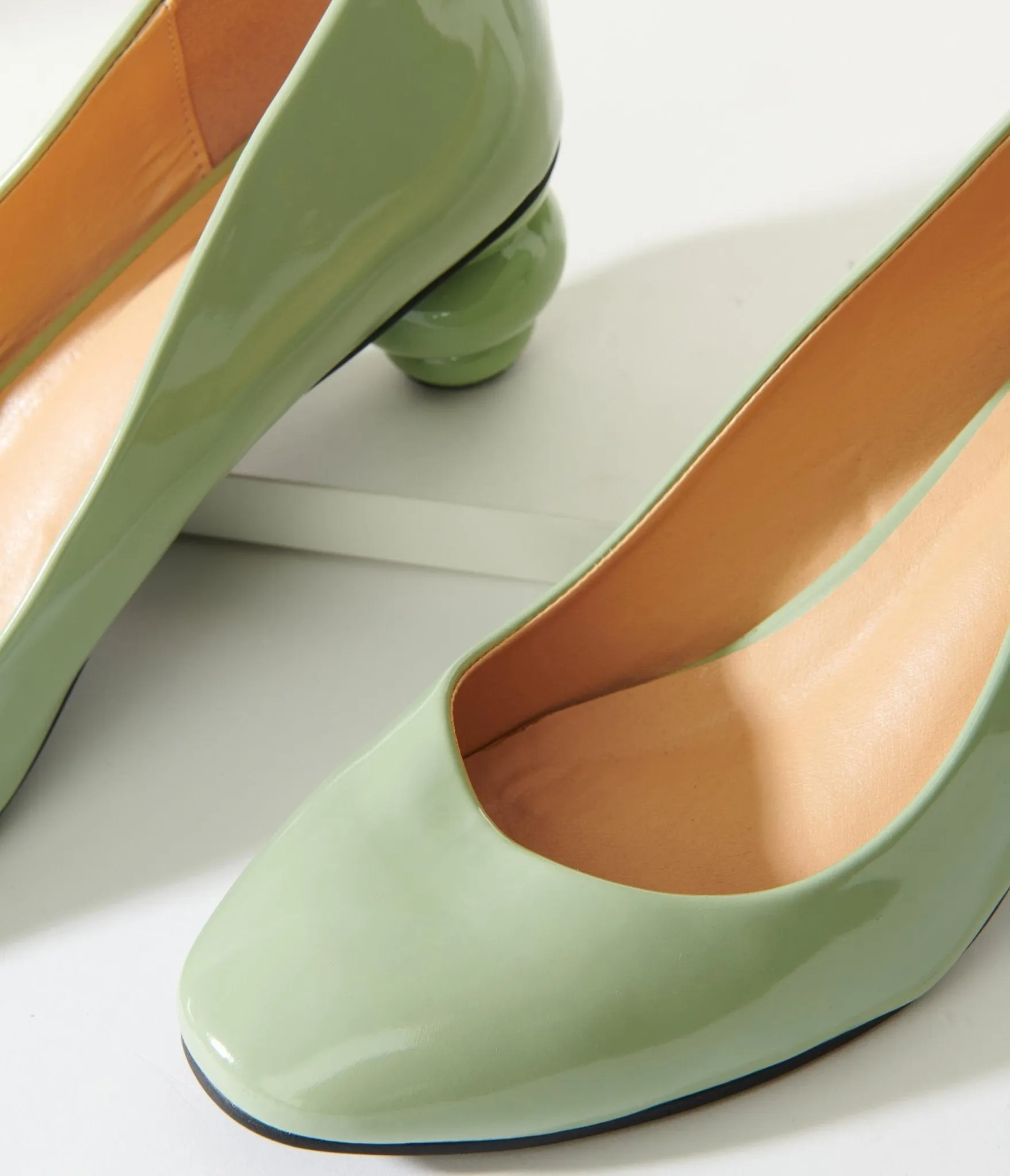 Unique Vintage Green Patent Leatherette Ball Heel Pumps