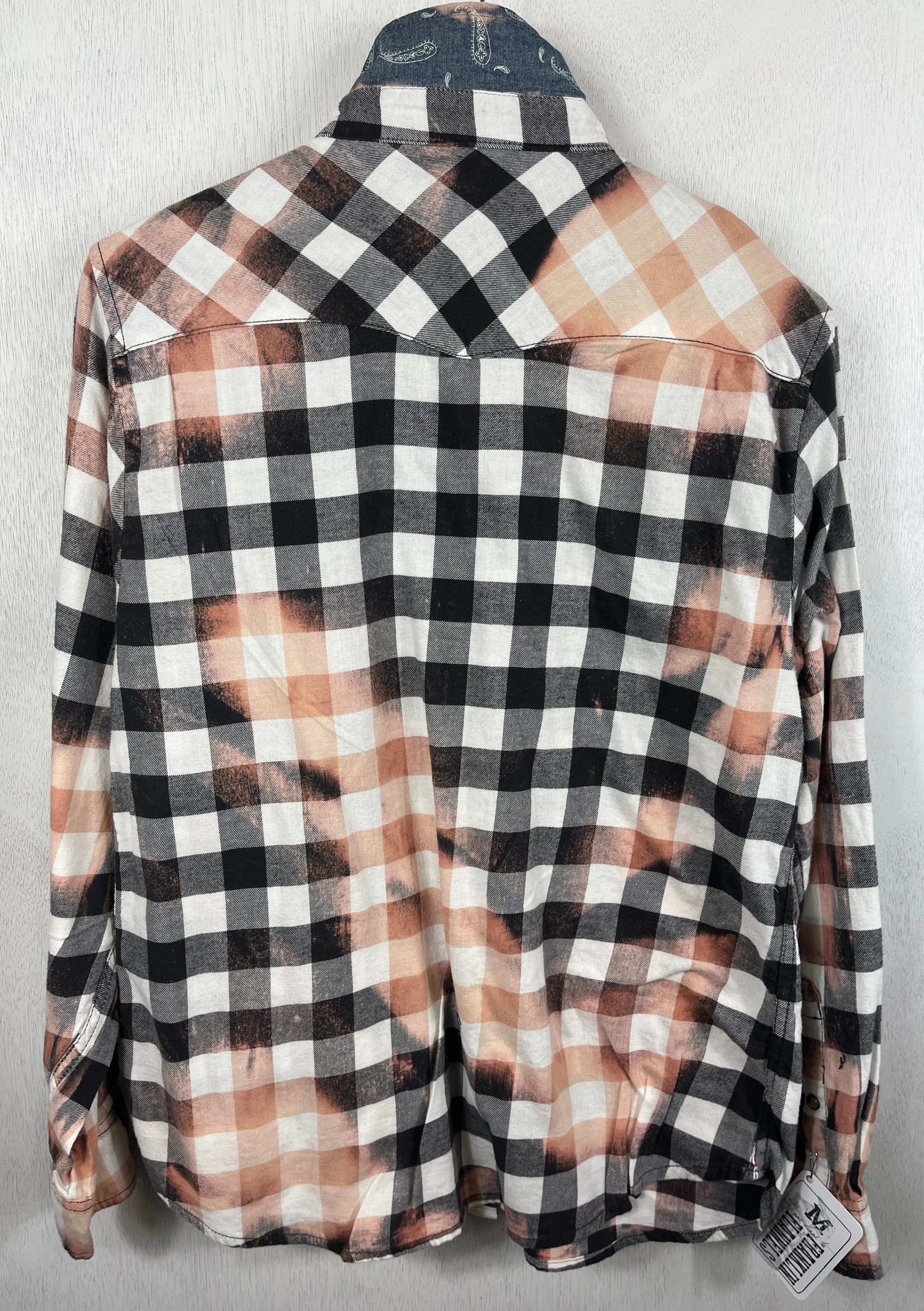 Vintage Western Style Black, White and Peach Flannel Size Medium